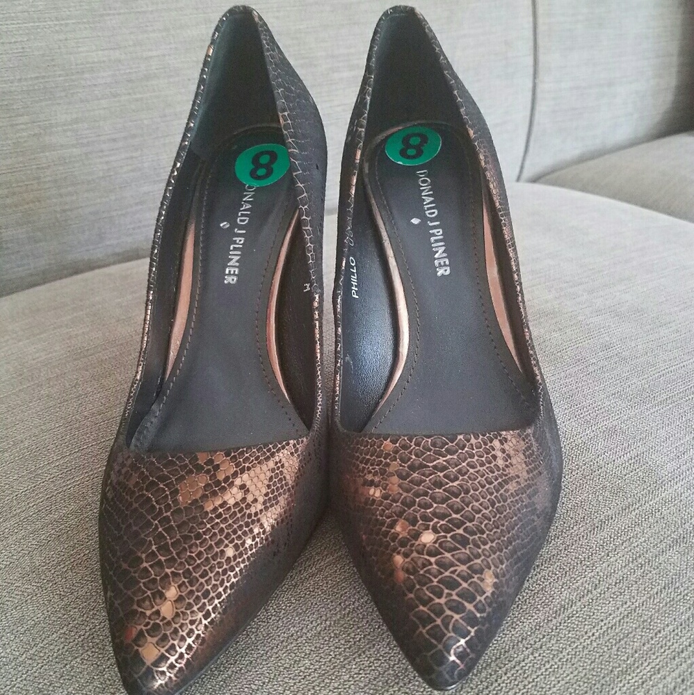 Donald Pliner mettalic heels